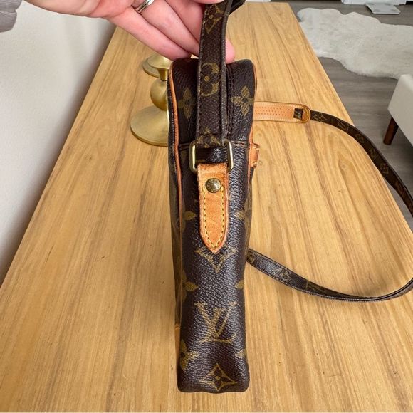 ✅AUTHENTIC✅LOUIS VUITTON DANUBE CROSSBODY BAG - Picture 6 of 16